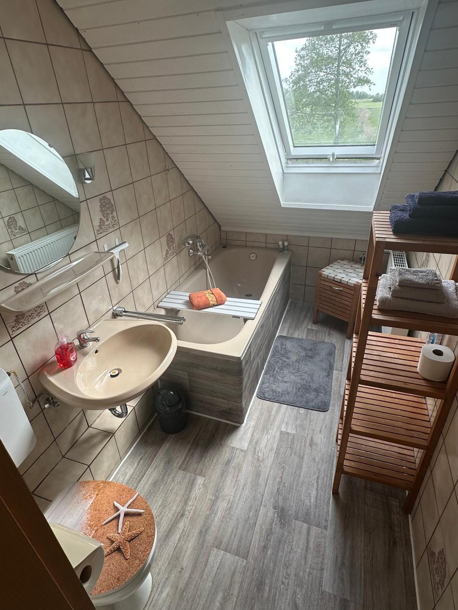 Rosenhaus Esens - Wohnung Backbord Kültér fotó